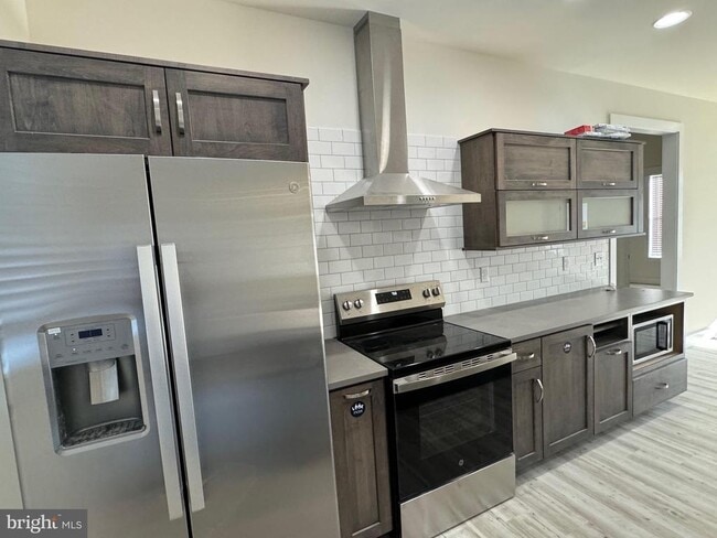 Building Photo - 100 Comanche Cir