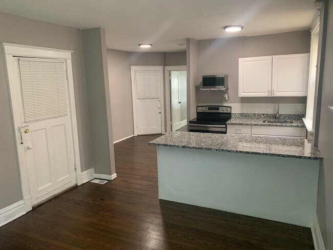 Building Photo - 4556 Flad Ave