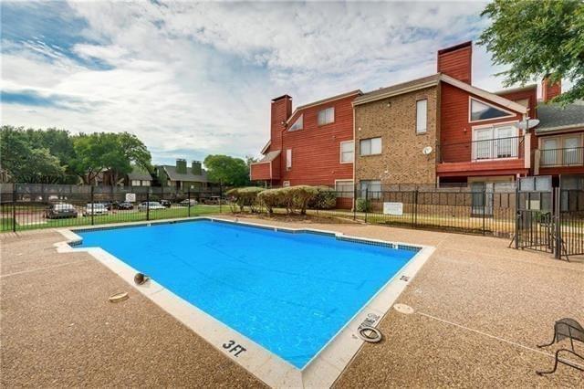Foto del edificio - 9809 Walnut St