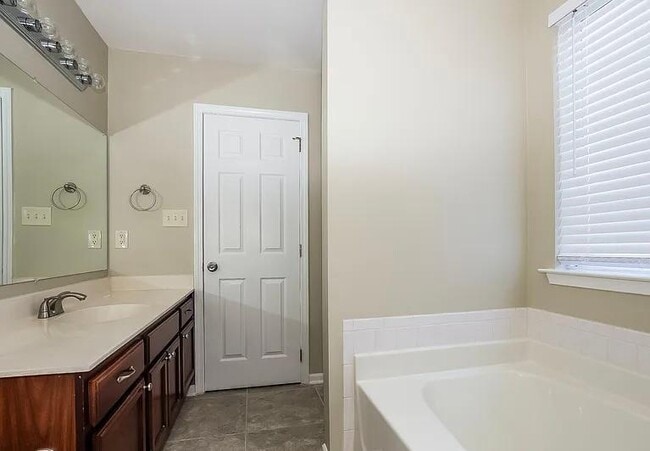 Building Photo - 3501 Braefield Dr