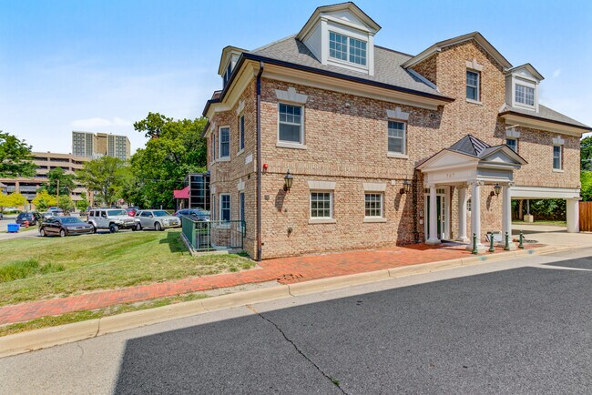 Foto del edificio - 727 South Forest Avenue