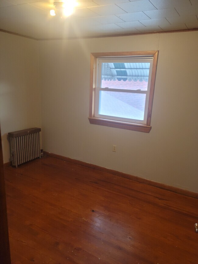 Building Photo - 928 Clearview St