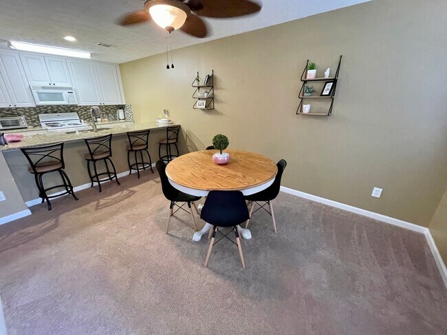 Foto del edificio - Asbury Hills Condominiums-2428 E. University,  Unit 103