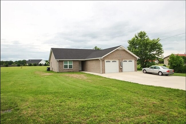 Building Photo - 3811 McBroom Chapel Rd