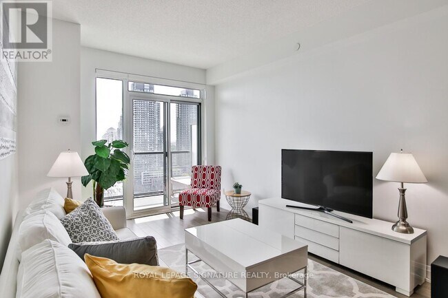 Photo du bâtiment - 56 Annie Craig Dr