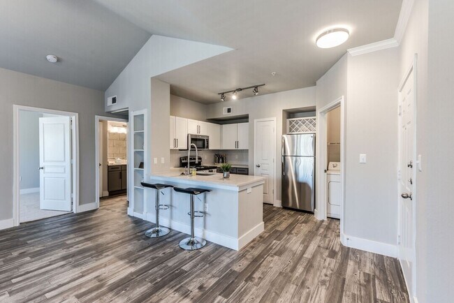 Foto del edificio - Your Dream Apartment Just Got $750 More Af...