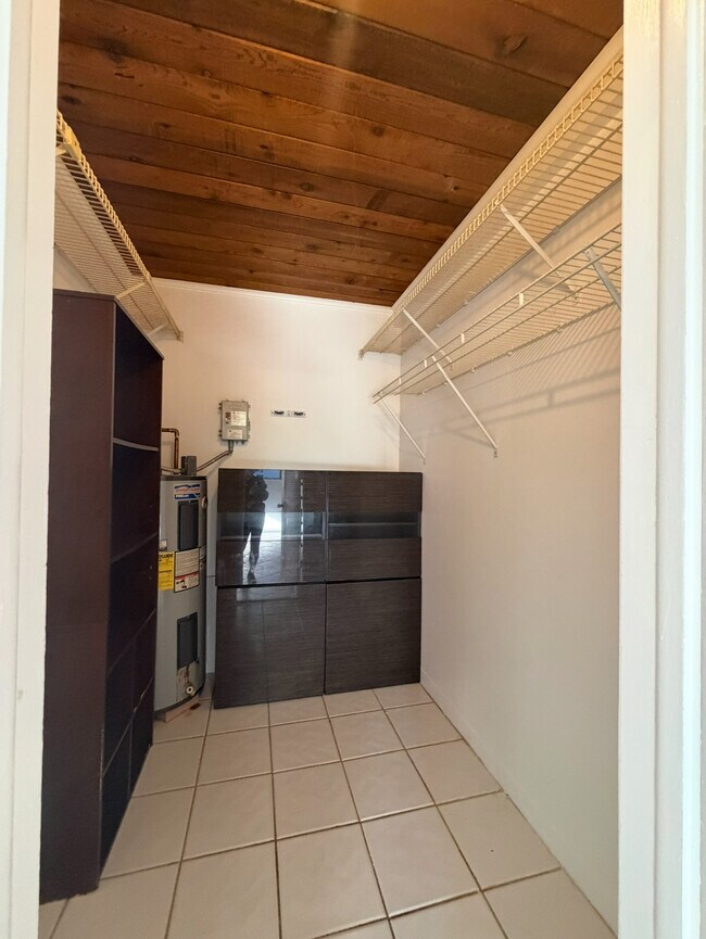 Foto del edificio - 6432 Sawmill Ln