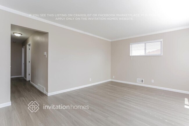 Foto del edificio - 1061 E 105th Pl