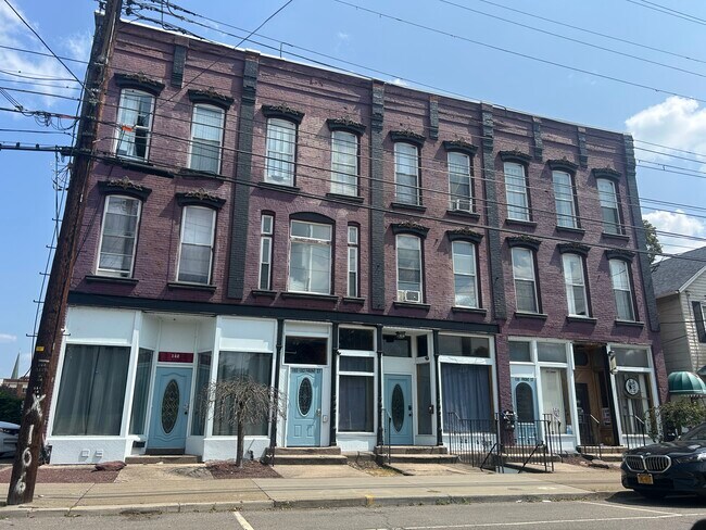 Building Photo - 140 Front St