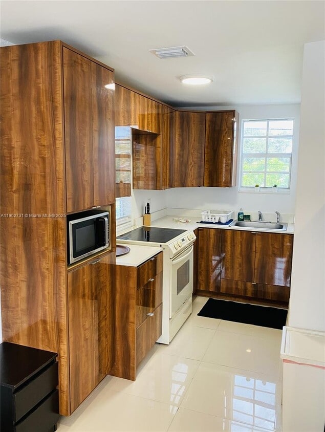 Foto principal - 227 NW 34th St