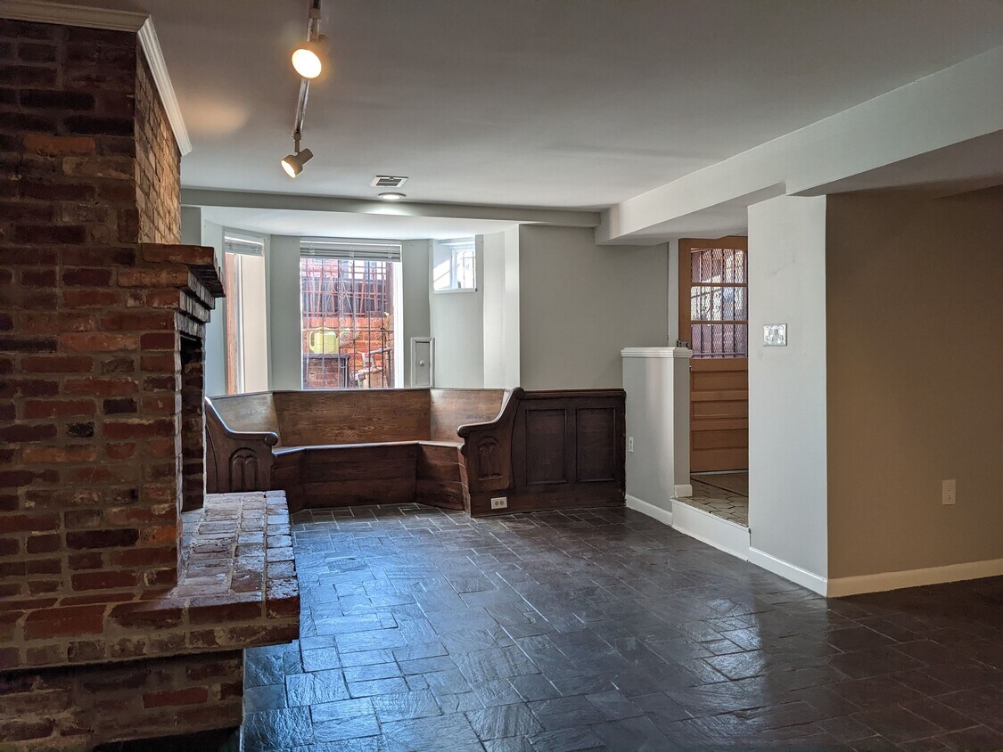 Primary Photo - 318 Maryland Ave NE