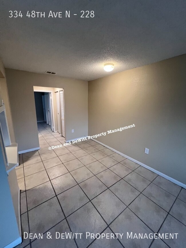 Building Photo - 1/1 Condo in St. Pete - For Rent