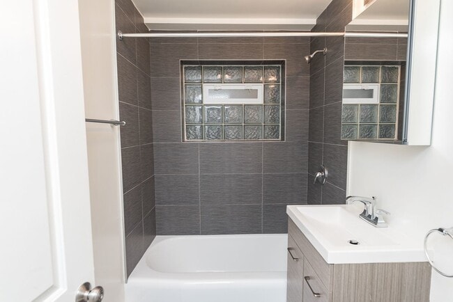 Foto del edificio - 5020 N Washtenaw Ave