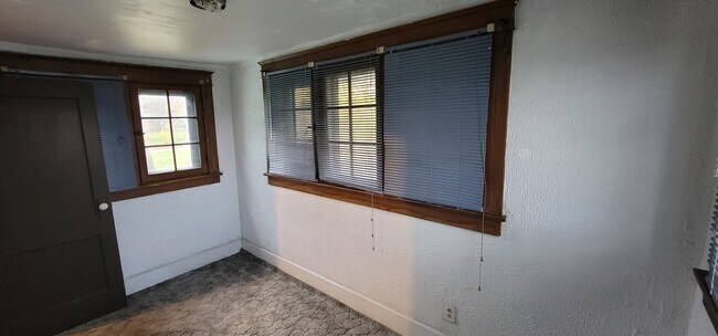 Building Photo - 1119 Ravenna Ave