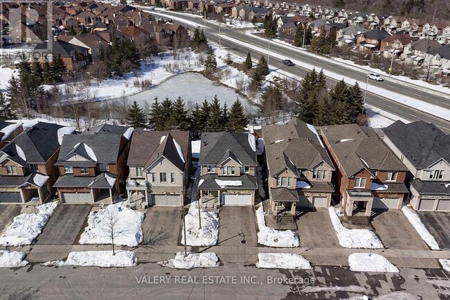 Building Photo - 16 Vanwood Crescent