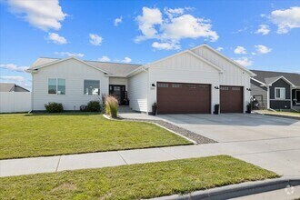 Building Photo - 2212 Gleneagles Blvd