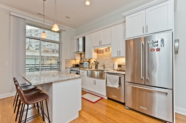 Building Photo - 839 S Wells St