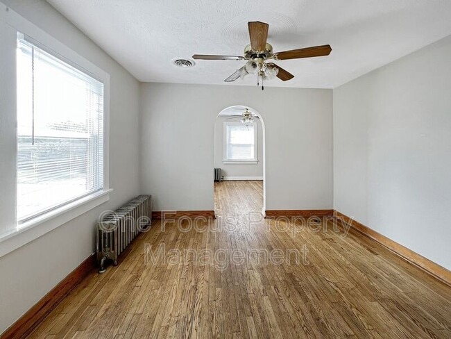 Building Photo - 209 Peach St