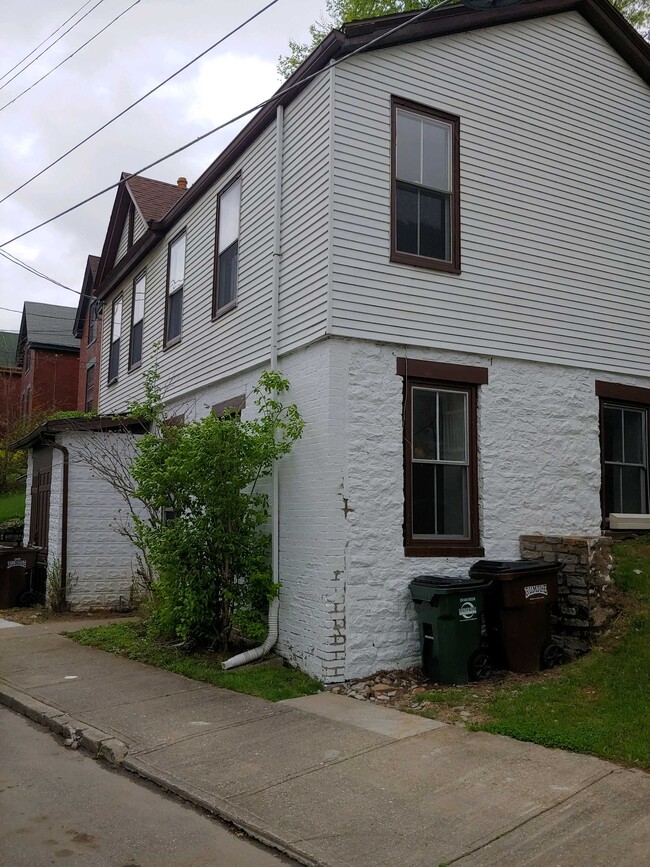 Building Photo - 312 E 2nd St