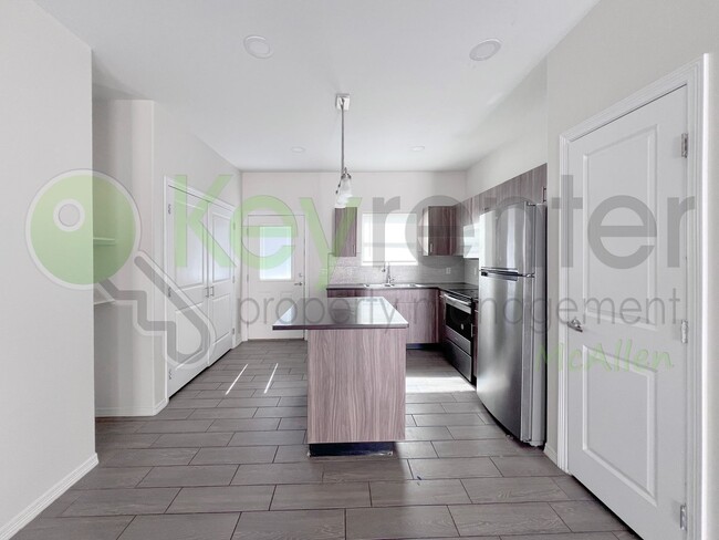 Building Photo - 3B/2B Gated Community, Pet friendly- Edinburg TX