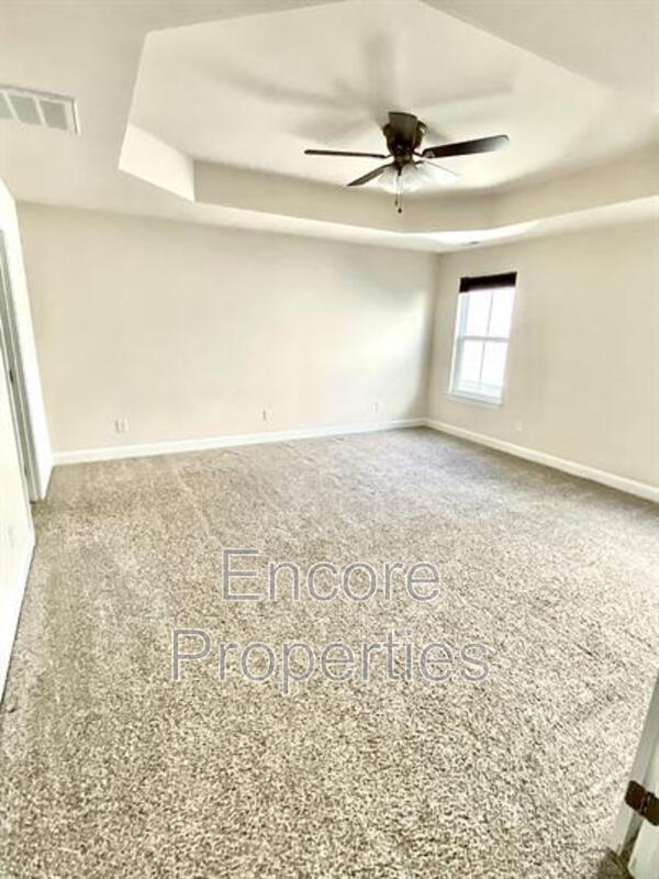 Building Photo - 2057 Aventon Ln