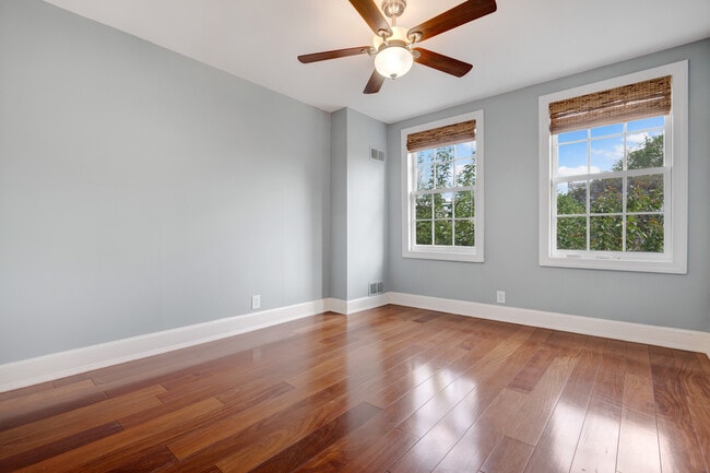 Building Photo - 711 A St NE