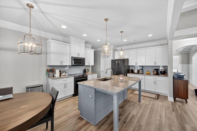 Foto del edificio - 6071 Big Pond Trl