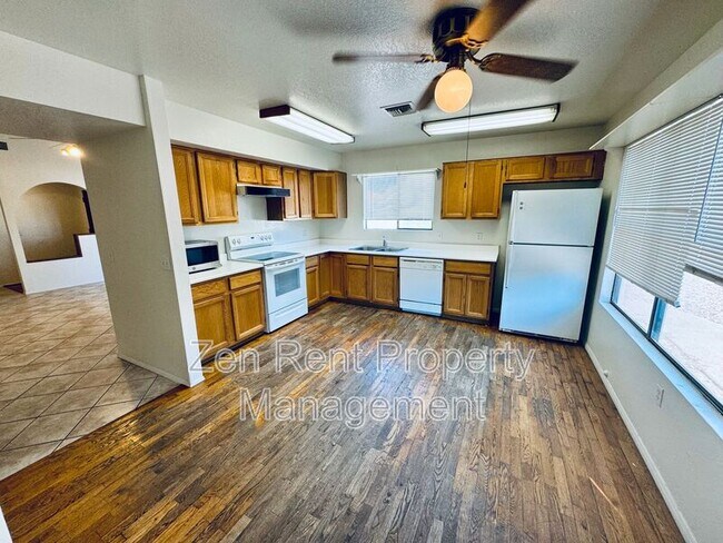 Building Photo - 537 N Red Rock St