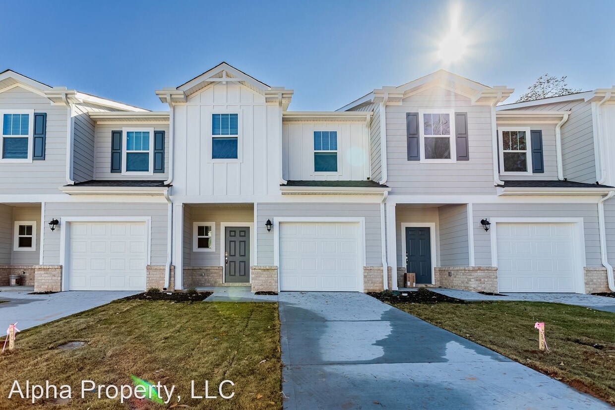 3 br, 2.5 bath House 915 Yarn Way House Rental in Greer, SC