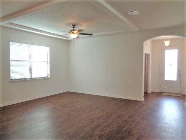 Building Photo - 11850 Thicket Wood Dr
