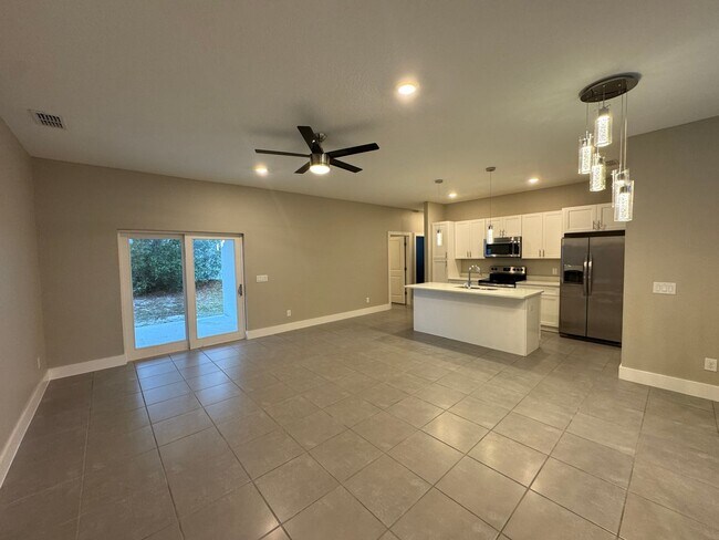 Building Photo - INCREDIBLE 4 Bedroom, 2 Bathroom Home in Poinciana!