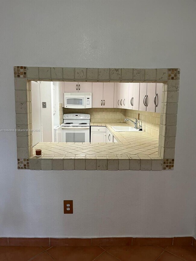 Foto del edificio - 10000 NW 80th Ct