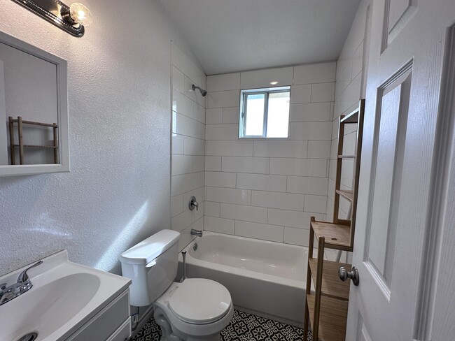 Building Photo - 2419 S Presa St