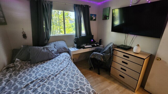 Foto del edificio - 7552 Corbin Ave