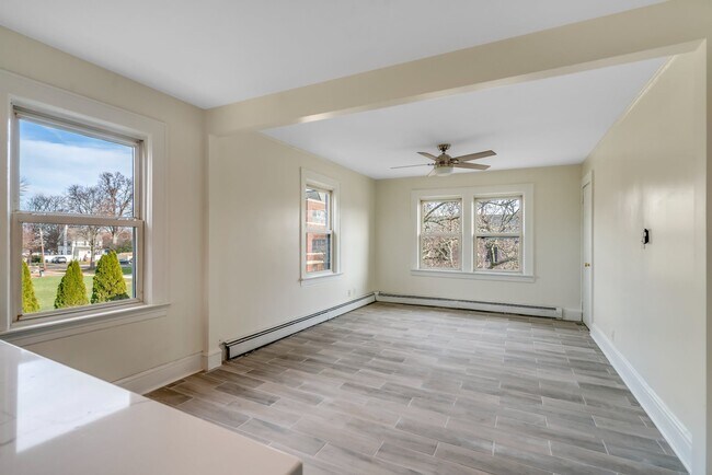 Building Photo - 524 Pierson St