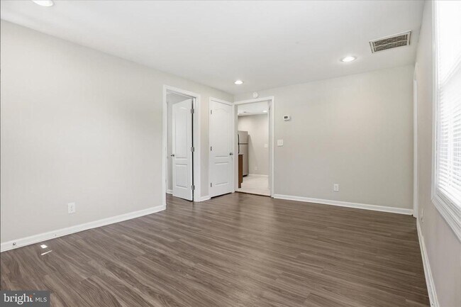 Foto del edificio - 5242 Sands Rd