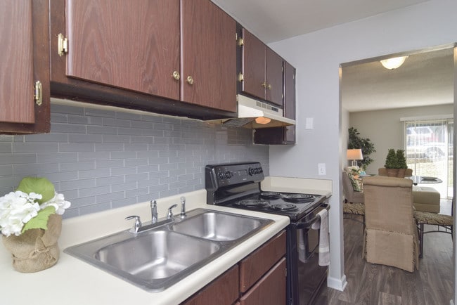 Townhome Kitchen - River Ridge