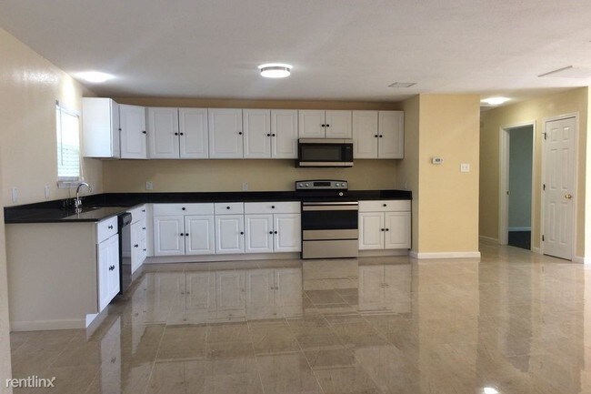 Building Photo - 129 Yorkshire Dr