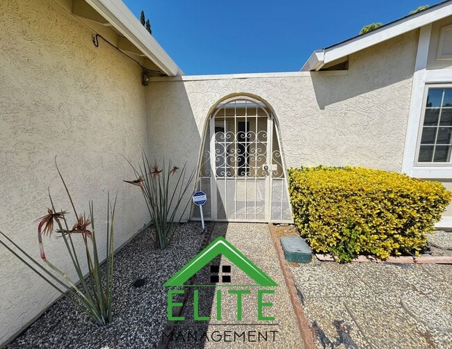 Foto del edificio - Charming 3?Bed/2?Bath Rosemont Ranch — Mod...