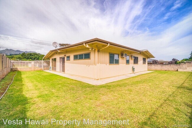 Building Photo - 4 br, 2 bath House - 1050 Maunawili Rd.
