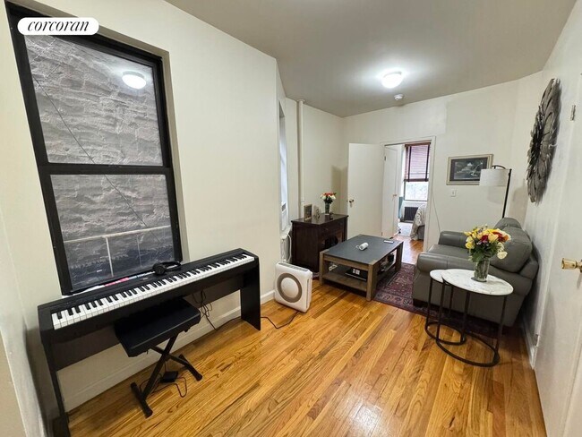 Foto del edificio - 309 W 47th St