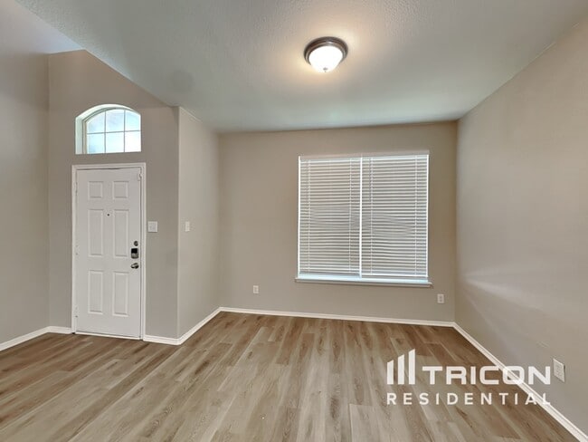 Foto del edificio - 4512 Ridgeway Dr