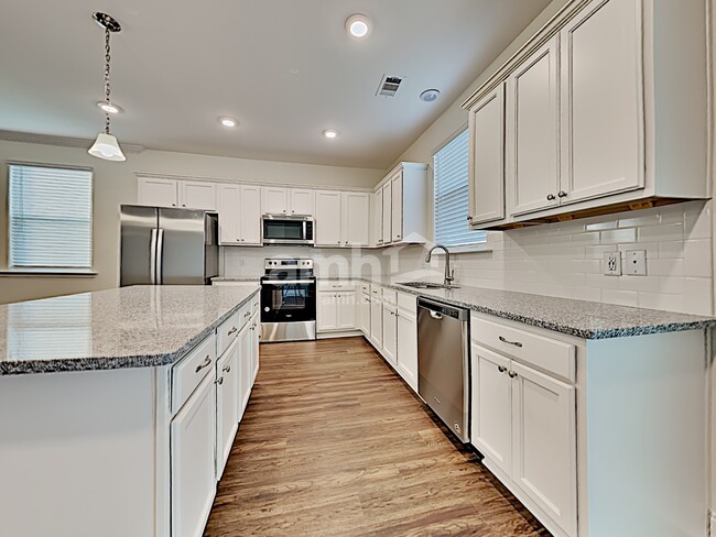 Foto del edificio - 315 Lakeside Blvd