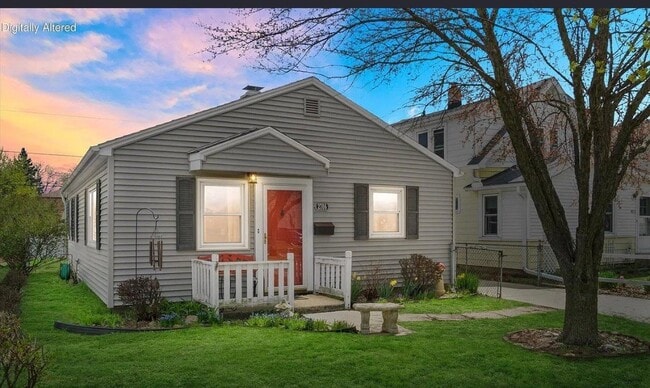 Building Photo - 2706 S 71st St