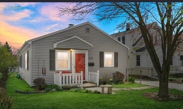 Building Photo - 2706 S 71st St
