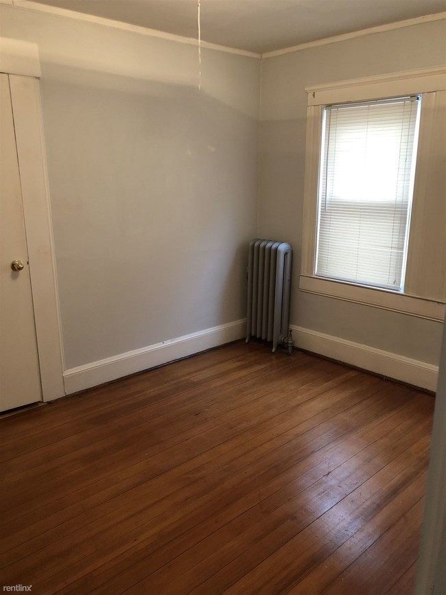 Building Photo - 119 Safford St
