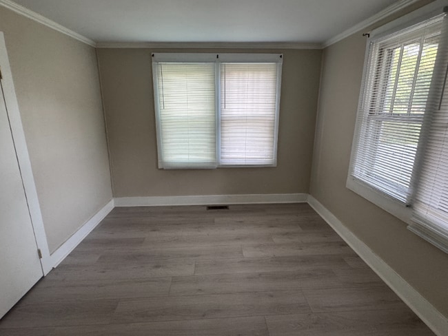 Building Photo - 808 Harrisburg Dr SW