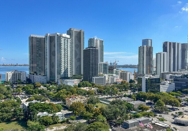 Foto del edificio - 121 NE 34th St