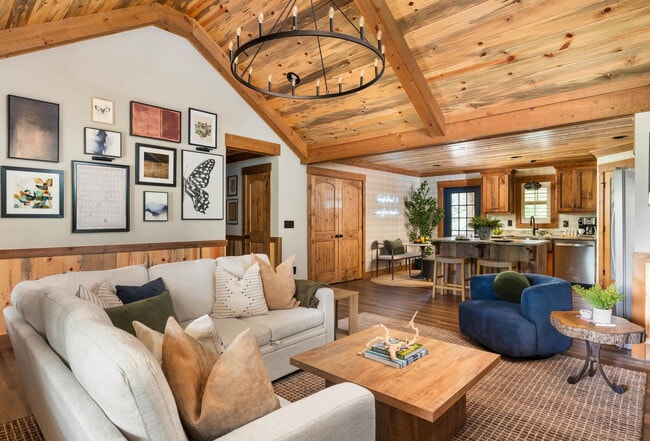Foto del edificio - 1528 Twisted Oak Rd