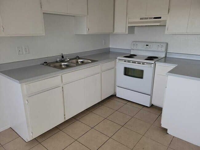 Foto del edificio - 2175 Clearwater Dr